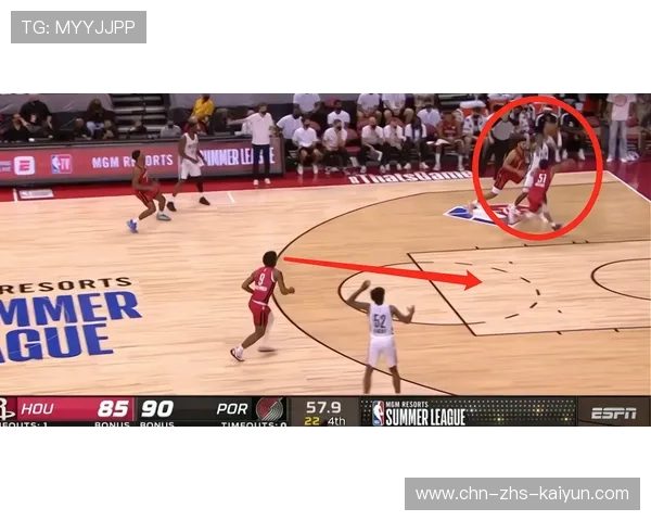 居莱尔传球选择引争议,维尼修斯无人防守未获支援